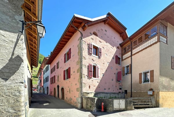 Propriété de 2 logements ainsi qu'une parcelle constructible avec jardin 1