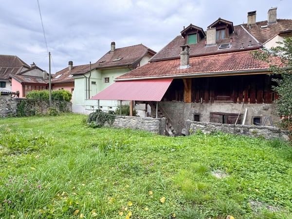 Propriété de 2 logements ainsi qu'une parcelle constructible avec jardin 19