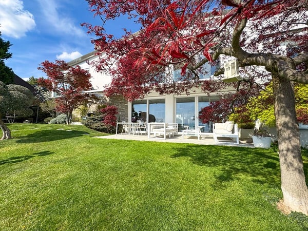 Magnifique appartement de 5,5 pièces avec jardin et piscine privée. 2
