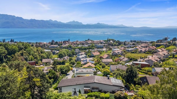 Magnifique appartement de 5,5 pièces avec jardin et piscine privée. 8