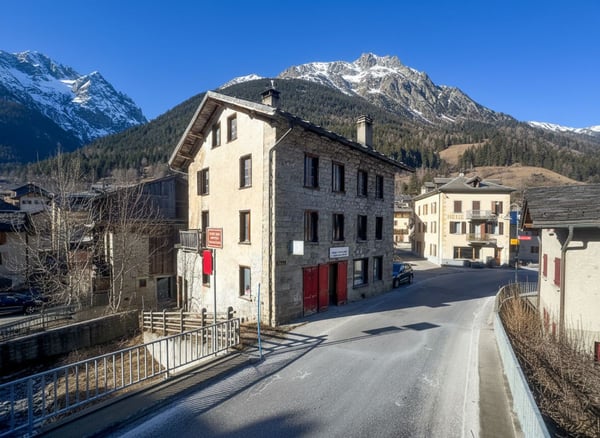 Immeuble à rénover selon vos goûts et besoins. 1