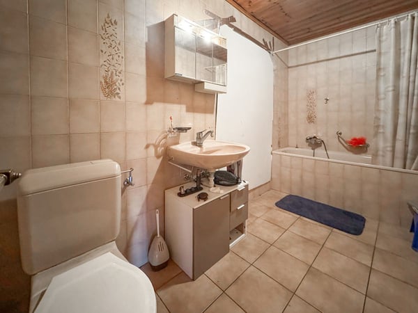 Maison villageoise de 4,5 pièces avec garage à rénover ! 11