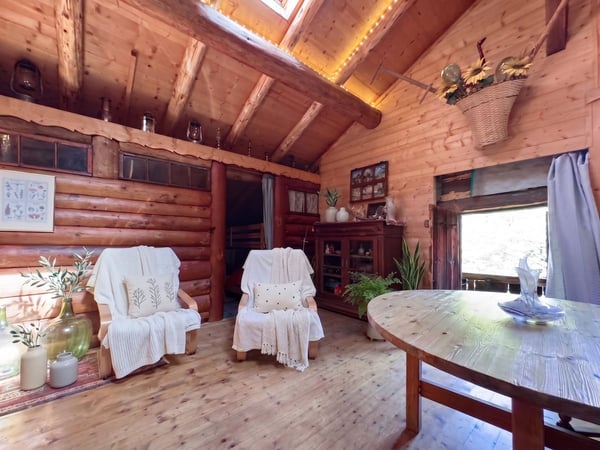 Bien rare - Chalet de 7,5 pièces niché dans 28'000 m² de forêt et de prairie. 12