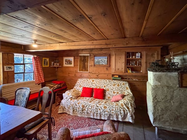 Bien rare - Chalet de 7,5 pièces niché dans 28'000 m² de forêt et de prairie. 4