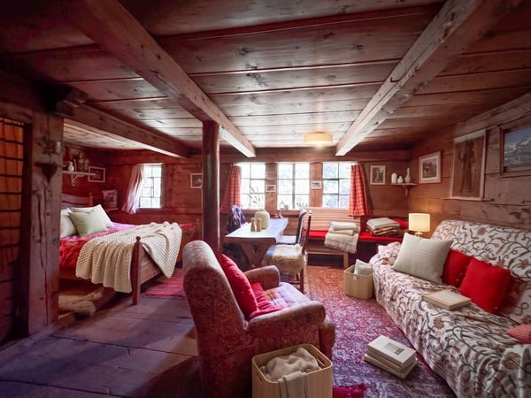 Bien rare - Chalet de 7,5 pièces niché dans 28'000 m² de forêt et de prairie. 3