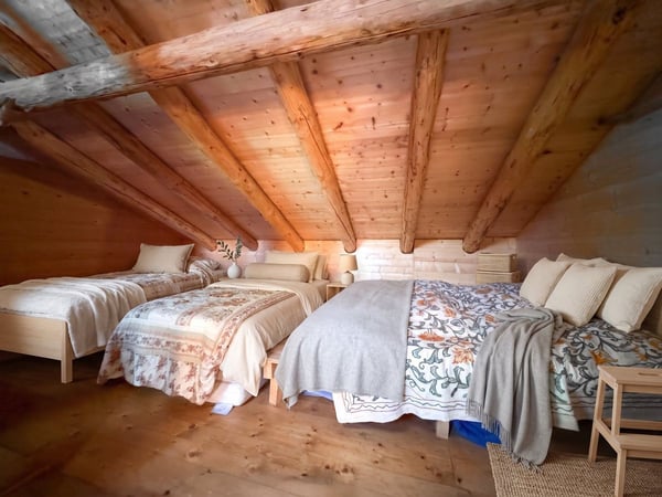 Bien rare - Chalet de 7,5 pièces niché dans 28'000 m² de forêt et de prairie. 9