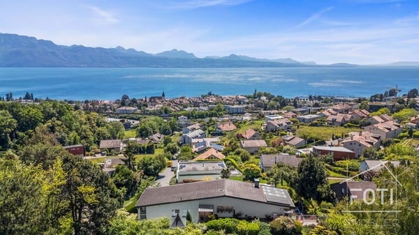 Superbe duplex de standing de 5,5 pièces avec jardin et piscine privée. 8