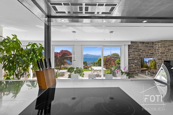 Superbe duplex de standing de 5,5 pièces avec jardin et piscine privée. 10