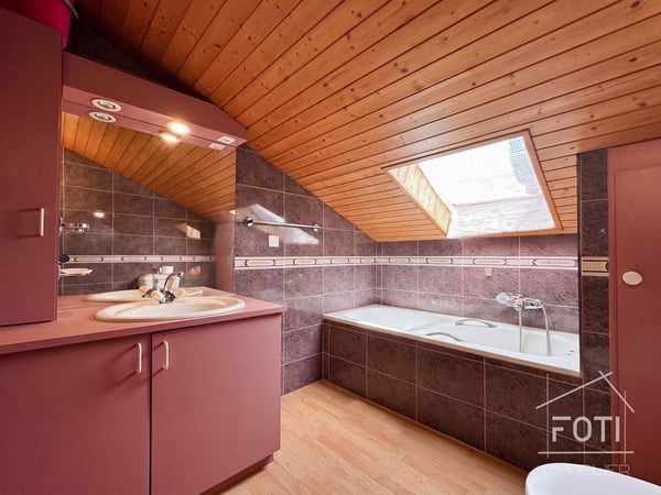 Demi-chalet avec vue à Choëx, 1.5 pièces et jardin 10