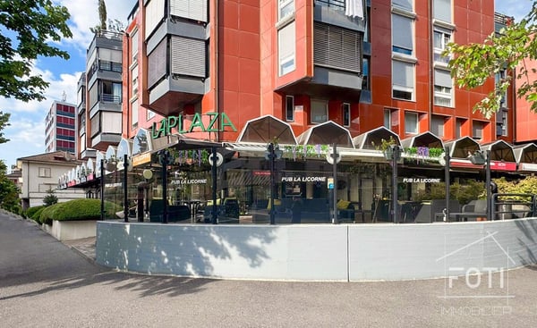 Local commercial avec terrasse.