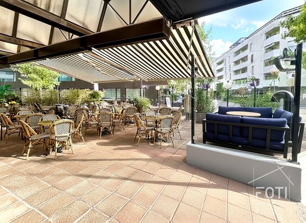 Local commercial avec terrasse. 6