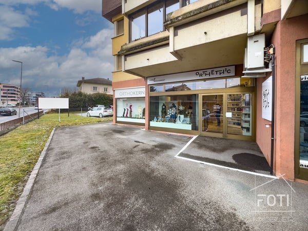 Local commercial, déjà loué, avec bon rendement stable 4,5%. 9
