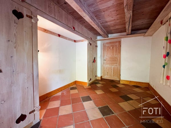 Maison villageoise à Villeneuve - Immeuble de rendement avec 3 appartements 5
