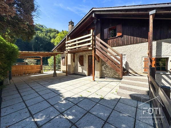 Maison villageoise à Villeneuve - Immeuble de rendement avec 3 appartements 8