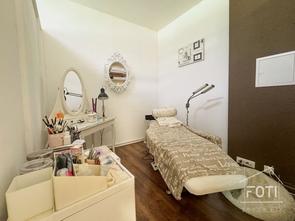 Boutique à vendre avec grande surface à Aigle 5