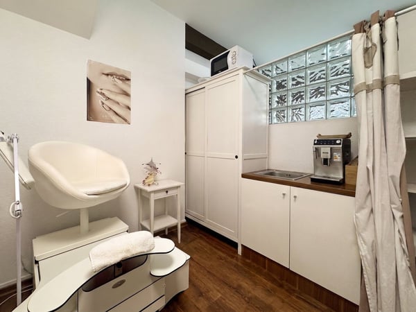 Boutique à vendre avec grande surface à Aigle 6