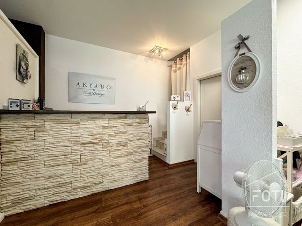 Boutique à vendre avec grande surface à Aigle 3