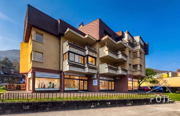 Local commercial, déjà loué, avec bon rendement stable 4,5%. 1