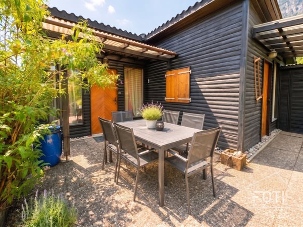 Chalet 2,5 pièces à rénover - jardin, terrasse et vue montagne 3