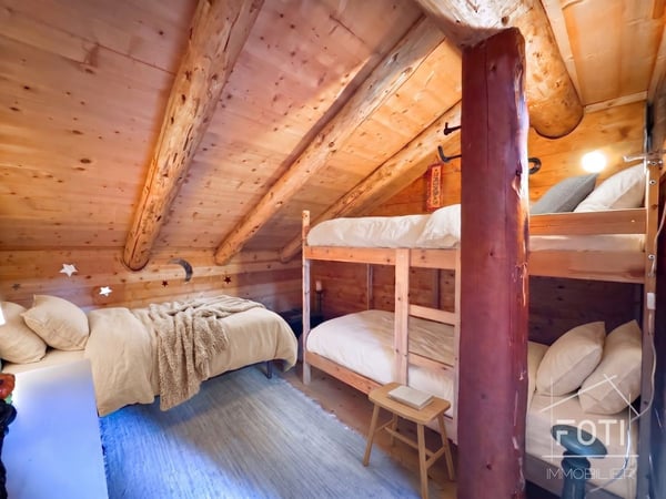 Bien rare - Chalet de 3.5 pièces niché dans 28'000 m² de forêt et de prairie. 9