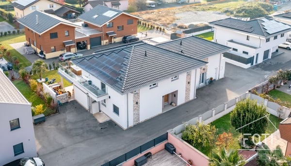 Collombey-Muraz : villa familiale de 9 pièces, 6 suites, terrasses et jardin 1