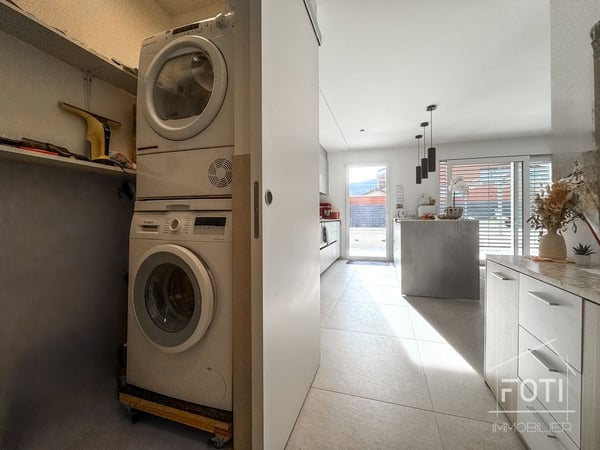 Collombey-Muraz : villa divisée en 2 logements avec piscine et terrasses 6