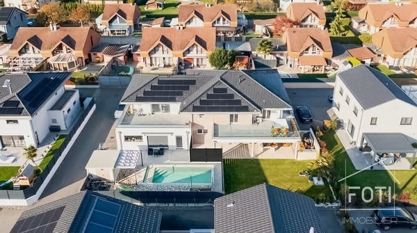 Collombey-Muraz : villa divisée en 2 logements avec piscine et terrasses 11