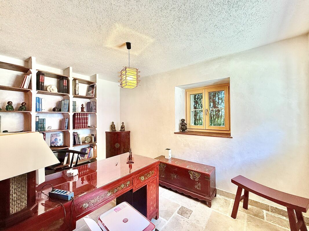 Maison de 405 m2 avec terrain de 4'413 m2 à Bex