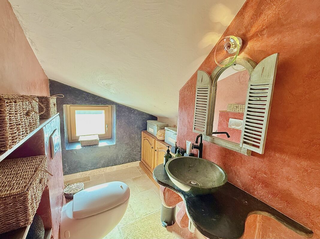 Maison de 405 m2 avec terrain de 4'413 m2 à Bex