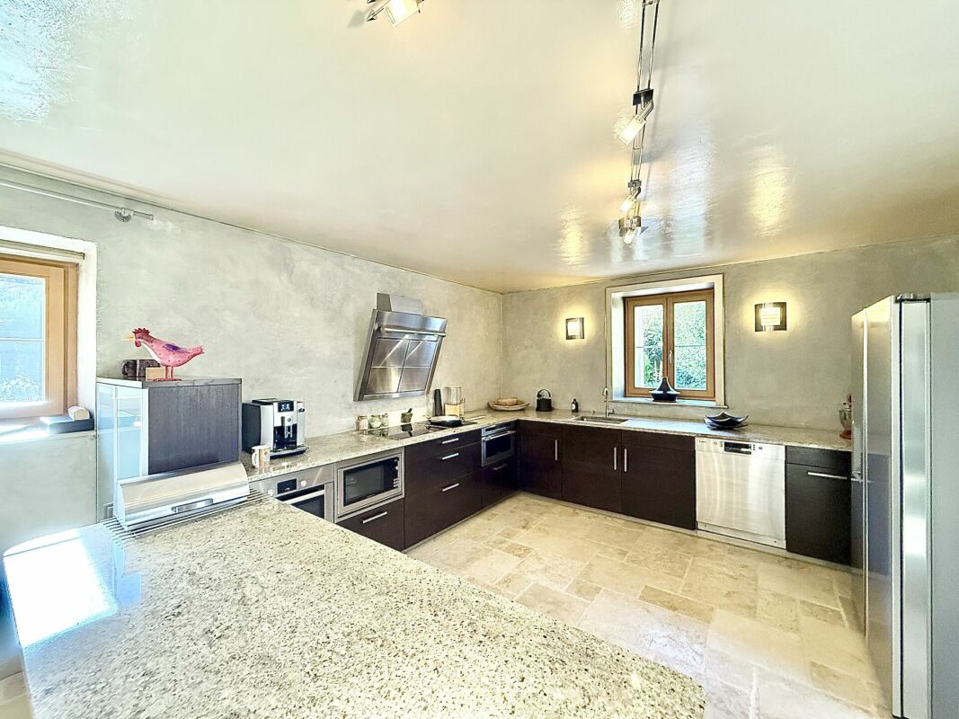 Maison de 405 m2 avec terrain de 4'413 m2 à Bex