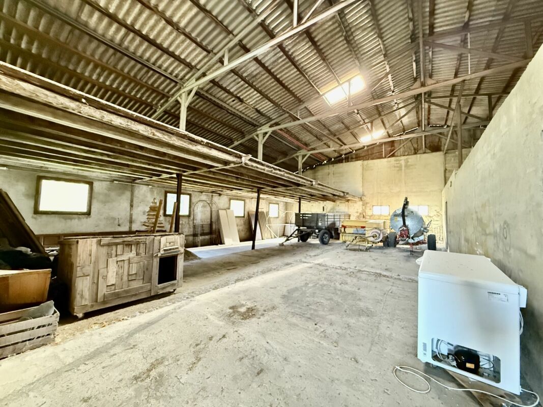 Maison de 405 m2 avec terrain de 4'413 m2 à Bex
