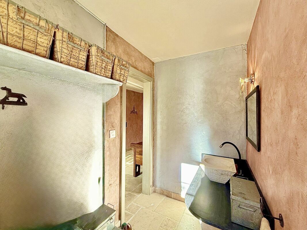 Maison de 405 m2 avec terrain de 4'413 m2 à Bex