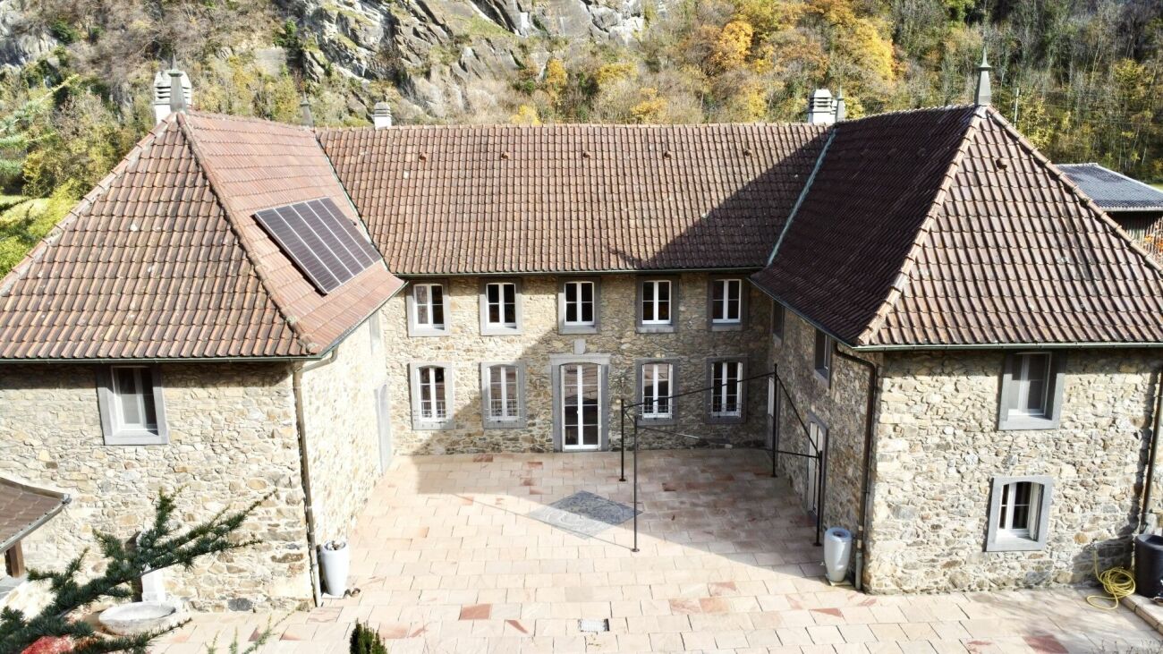 Maison de 405 m2 avec terrain de 4'413 m2 à Bex