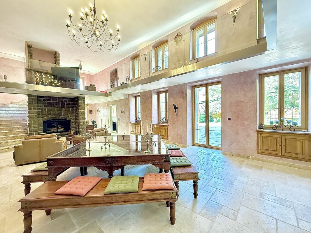 Maison de 405 m2 avec terrain de 4'413 m2 à Bex
