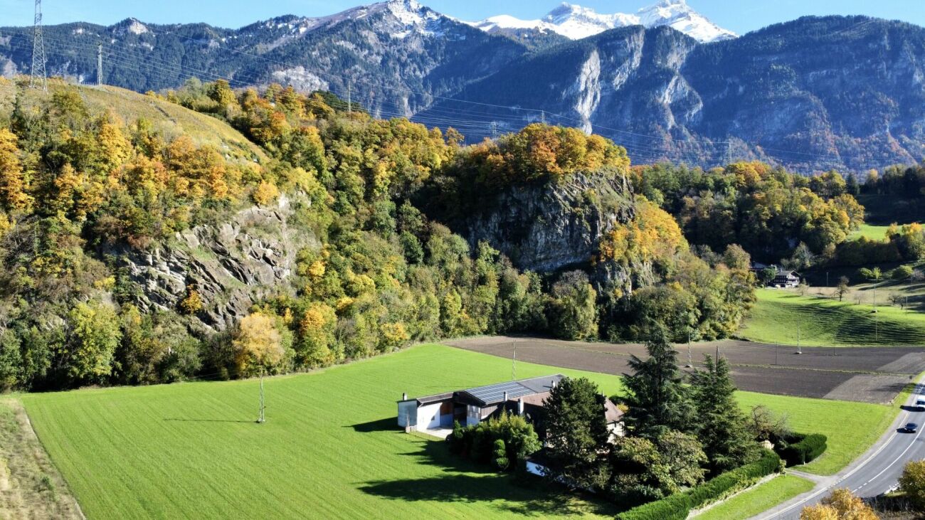 Maison de 405 m2 avec terrain de 4'413 m2 à Bex