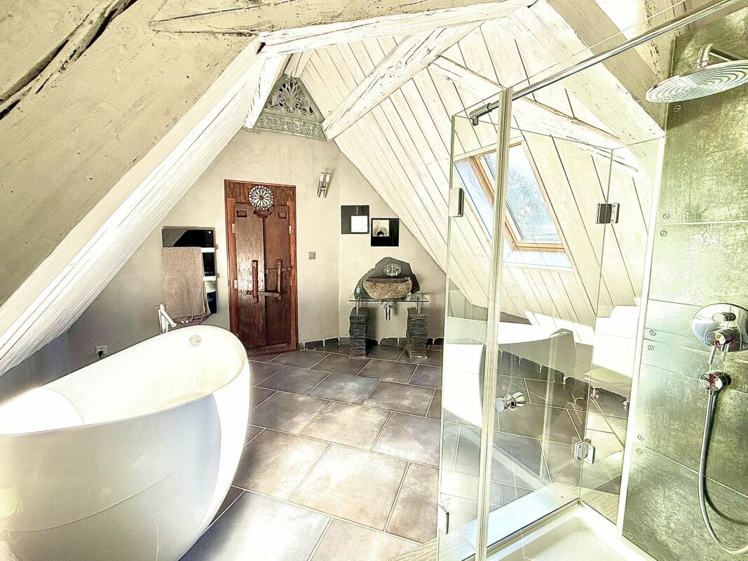 Maison de 405 m2 avec terrain de 4'413 m2 à Bex