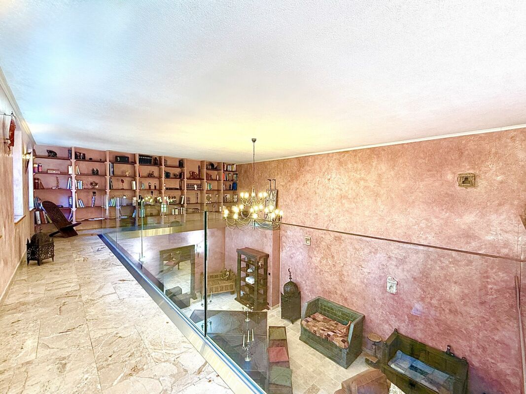 Maison de 405 m2 avec terrain de 4'413 m2 à Bex