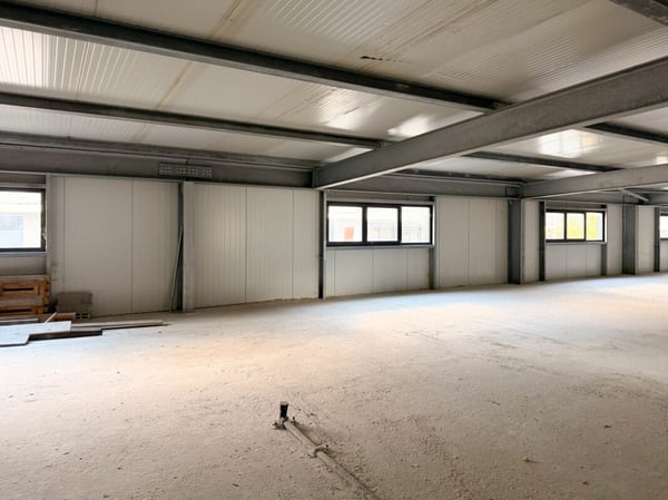 Bureaux / dépôts bruts à Saxon 4