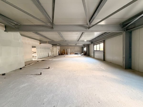 Bureaux / dépôts bruts à Saxon 5