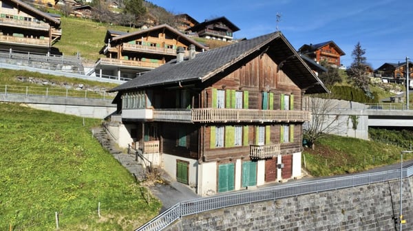 Maison / chalet de 4 étages au centre de Troistorrents 2