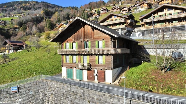 Maison / chalet de 4 étages au centre de Troistorrents 3