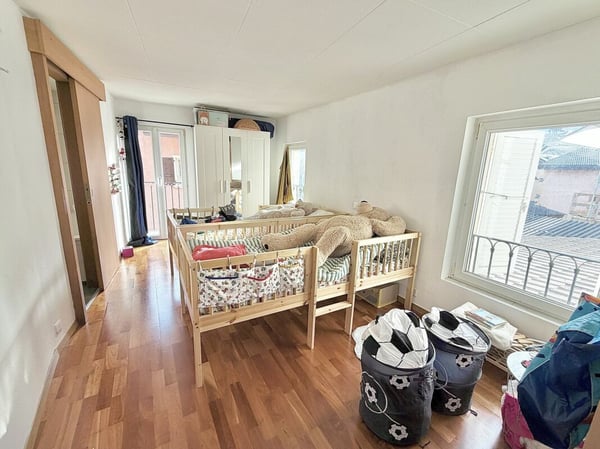 Maison avec 3 appartements au centre d'Ardon 25