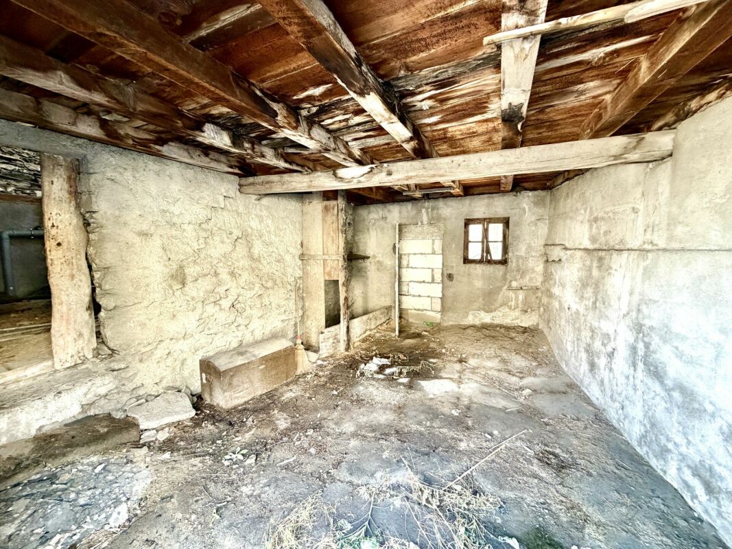 Maison à rénover au centre de Chamoson, vendu avec autorisation de construire