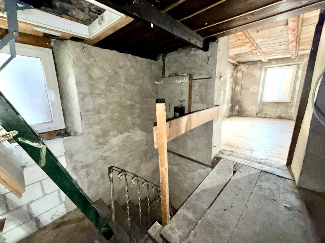 Maison à rénover au centre de Chamoson, vendu avec autorisation de construire