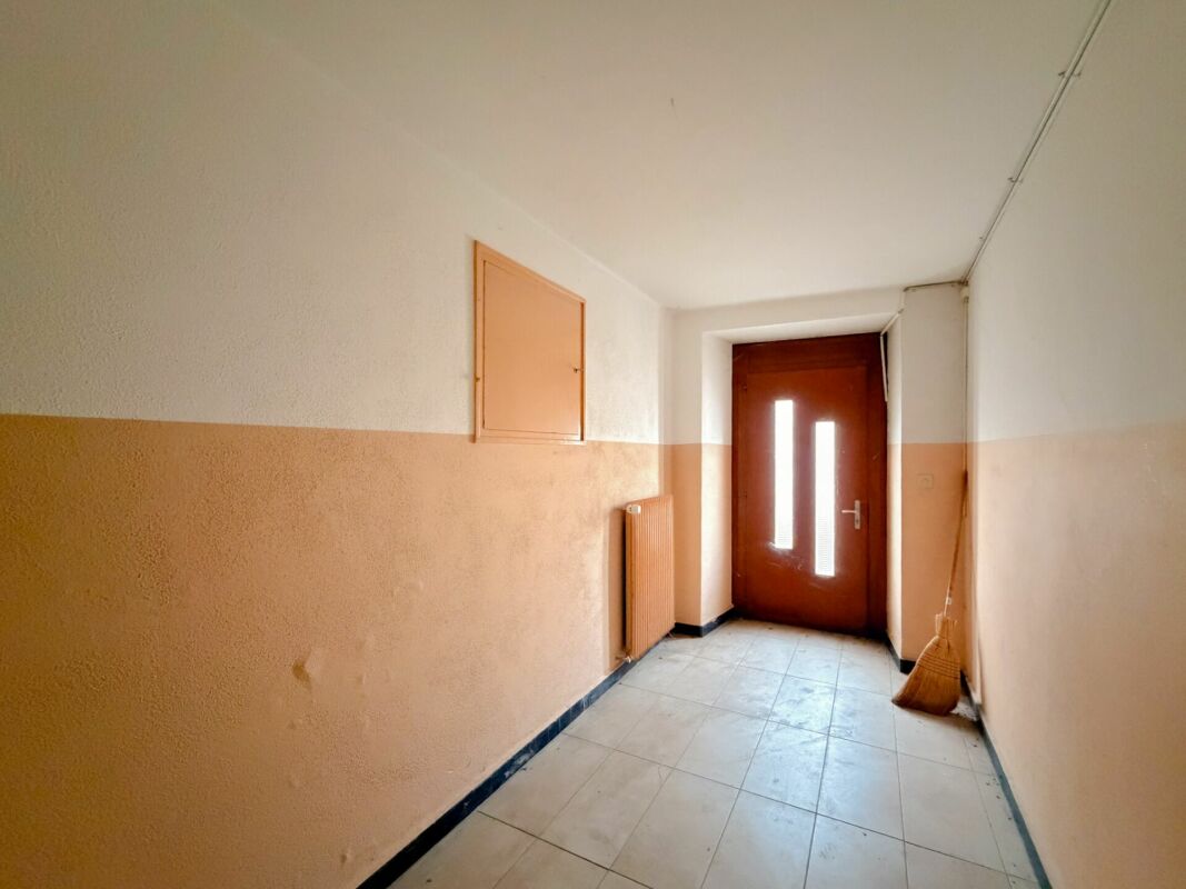 Maison avec possibilité de transformer en multi-appartements à Charrat