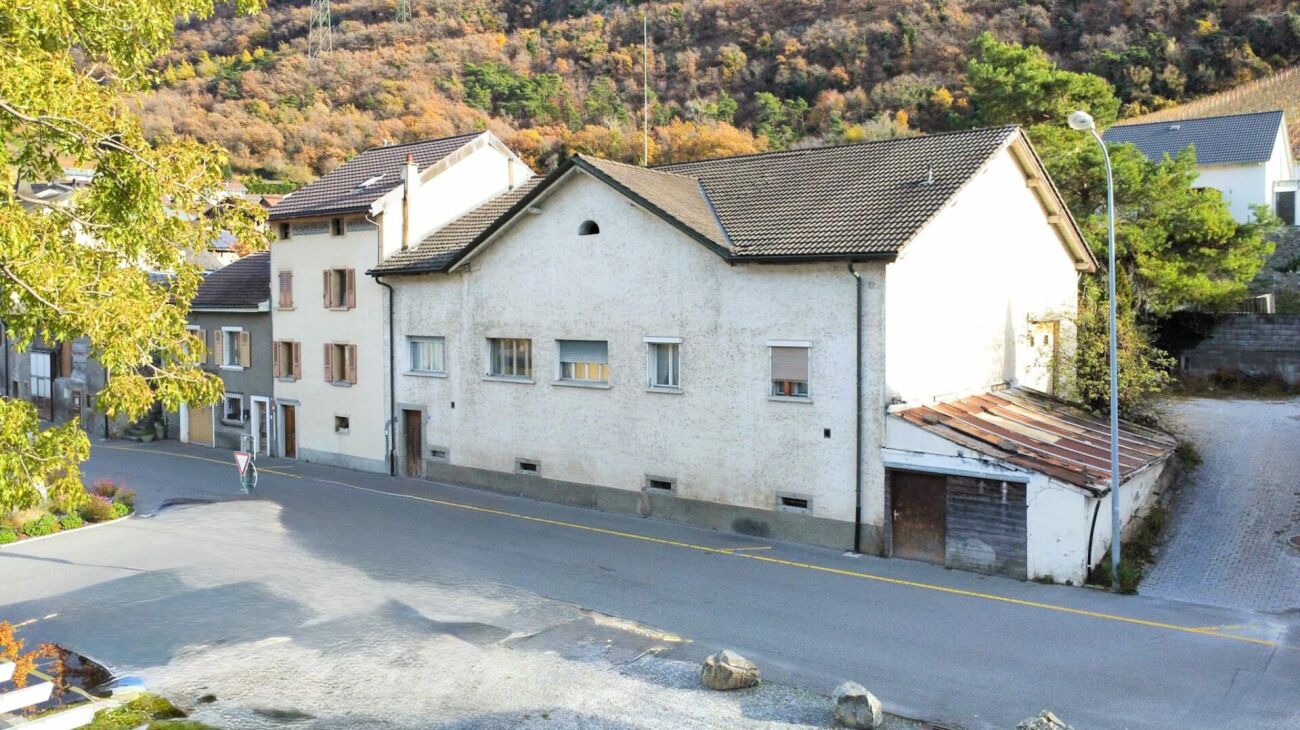 Maison avec possibilité de transformer en multi-appartements à Charrat