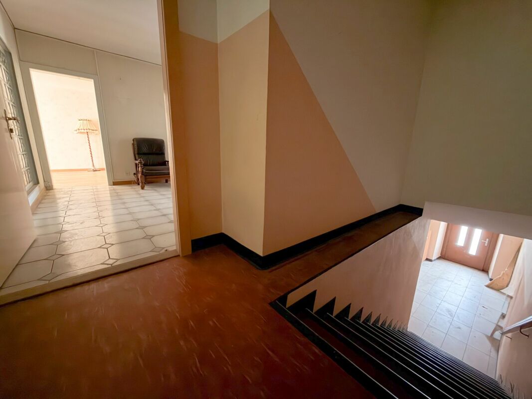 Maison avec possibilité de transformer en multi-appartements à Charrat