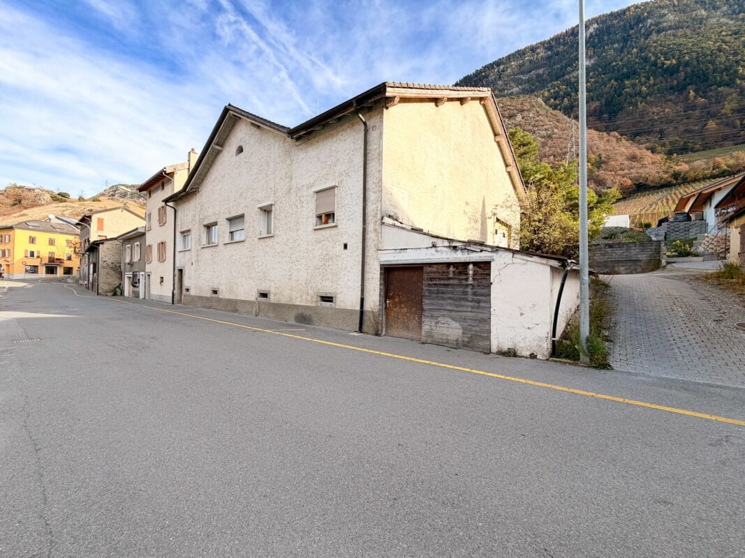 Maison avec possibilité de transformer en multi-appartements à Charrat