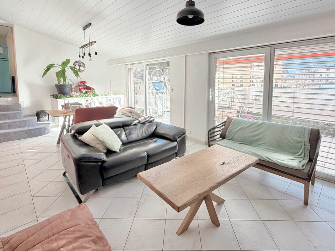 Maison avec 3 appartements au centre d'Ardon