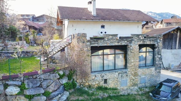 Immeuble de rendement à Savièse avec grange attenante 9